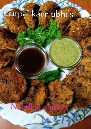 A picture of Noodles cutlets 🥕🫑🍅🌿.