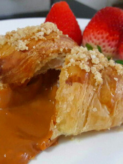 A picture of Thai tea lava croissant.
