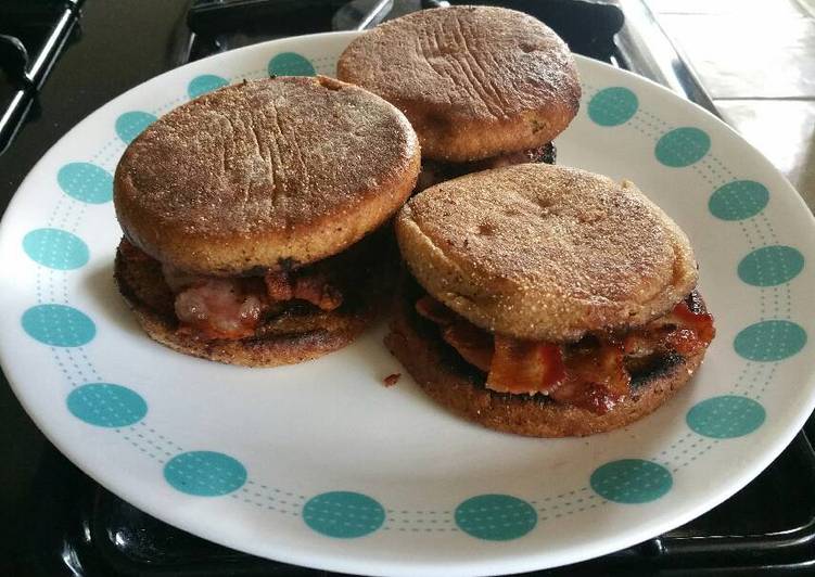 2 ingredient Bacon Breakfast Muffins / Sandwiches