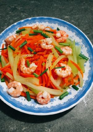 Hình của món Tôm xào su su cà rốt.