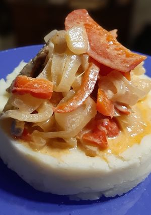 Una foto de Puré de papas con estofado de carne