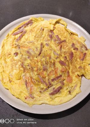 A picture of Luncheon meat Egg pizza.