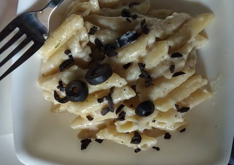 White sauce pasta