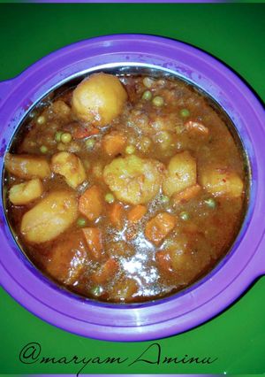 A picture of Potatoes porridge with vegetable.