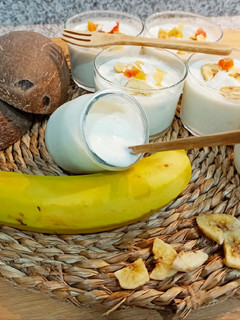 Una foto de Yogurt casero de plátano 🍌 y coco 🥥 (Panificadora Lidl)