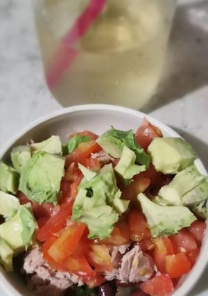 Una foto de Chifrijo (tico) versión light con atún en agua