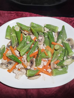 肉末拌煮秋葵蘑菇 的食譜成品照片