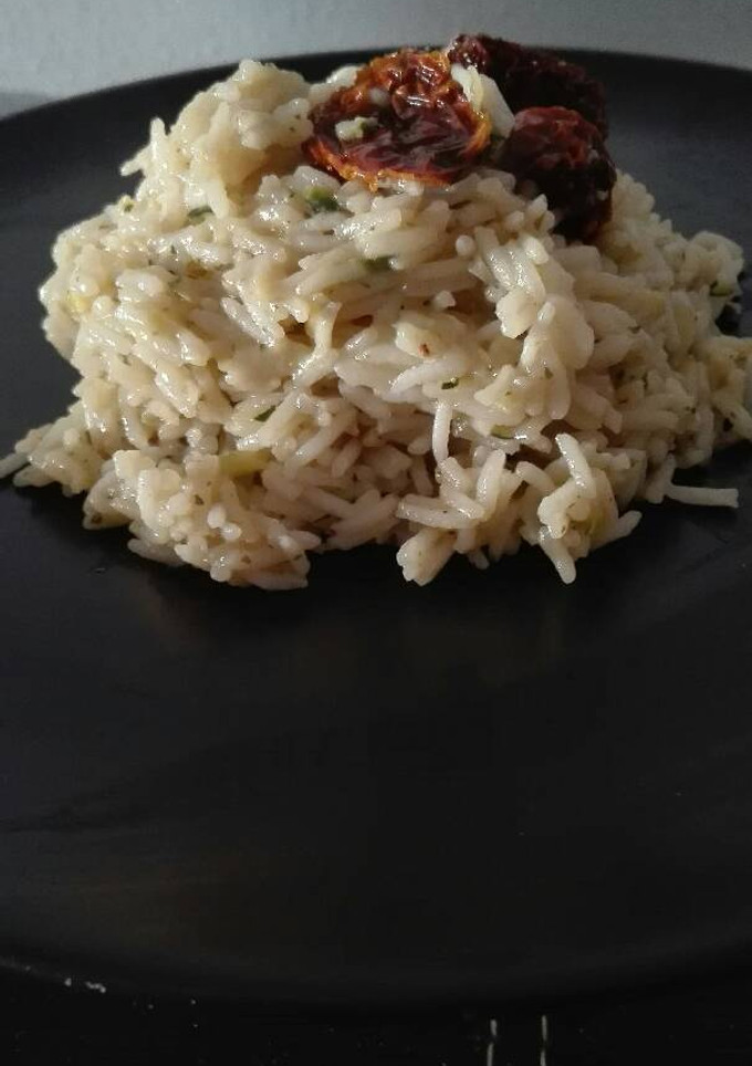 Una foto de Risotto de calabacín y tomates secos