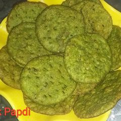 A picture of Palak Papdi.