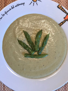 Una foto de Crema de espárragos verdes