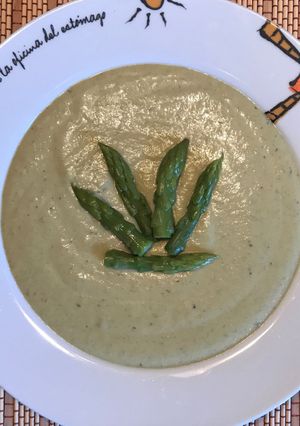 Una foto de Crema de espárragos verdes