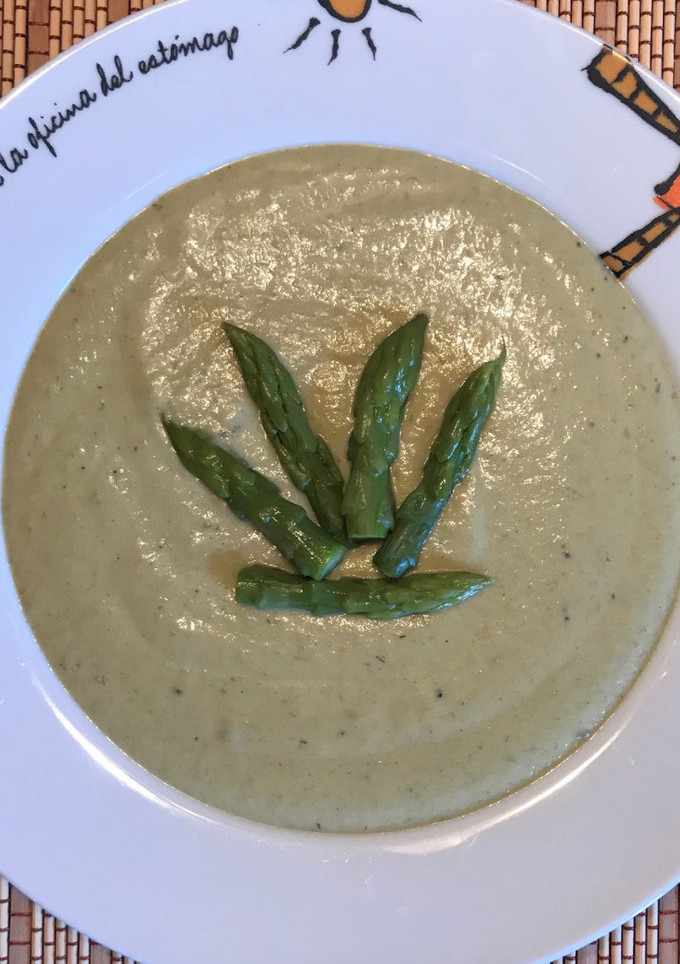 Una foto de Crema de espárragos verdes