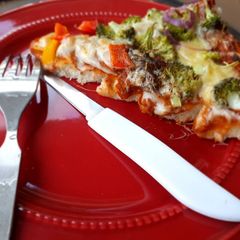A picture of Spicy vegetarian pizza.