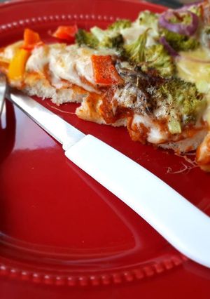A picture of Spicy vegetarian pizza.