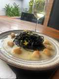 Linguini ao Nero com Vieira