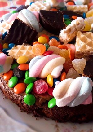 Una foto de Torta Brownie de golosinas "Día del niño"