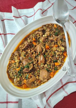 Una foto de Lentejas con mollejas y caldo de pollo y verduras casero