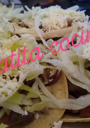 Una foto de Tostadas de setas a la mexicana