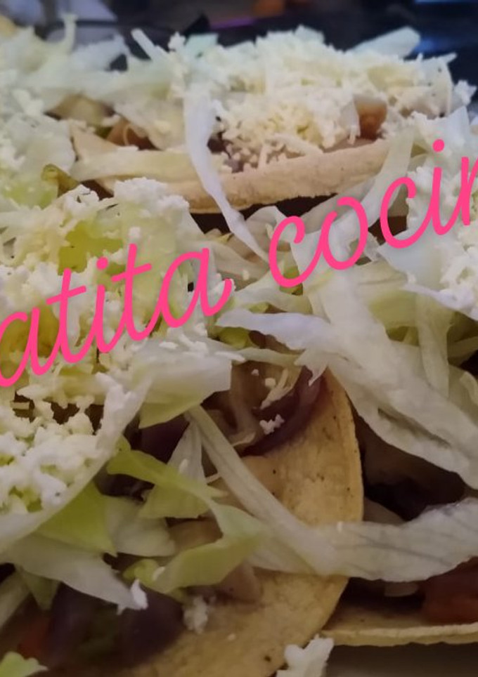 Una foto de Tostadas de setas a la mexicana