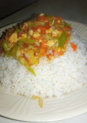 Shinkafa da miyar kabeji da kwai ainihin hoton girkin