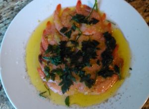 Una foto de Carpaccio de camarones