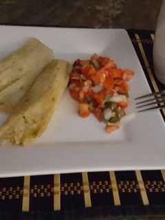 Una foto de Tamales de pollo en salsa verde