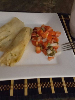 Una foto de Tamales de pollo en salsa verde