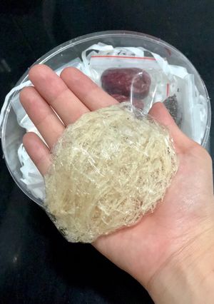 Hình của món Tổ yến mix táo đỏ & hạt Chia.