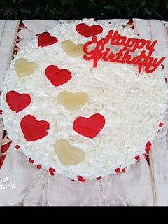 عکسی از دستور کیک اسفنجی باتزیین خمیر ژلارد