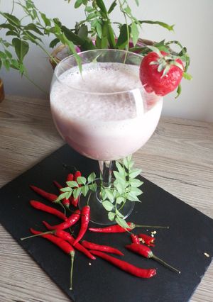 Une photo de Spicy milkshake banane fraise 🌶️
