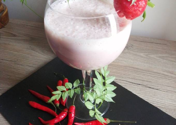 How to Make Spicy milkshake banane fraise 🌶️