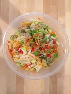 Una foto de Ensalada de pasta fría Vegetariana
