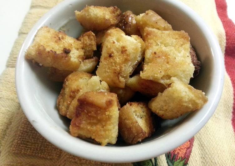 Simple Way to Prepare Favorite Garlic Butter And Parmesan Croutons