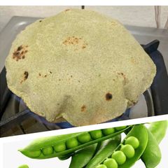 A picture of Atta Ragi Matar Roti.