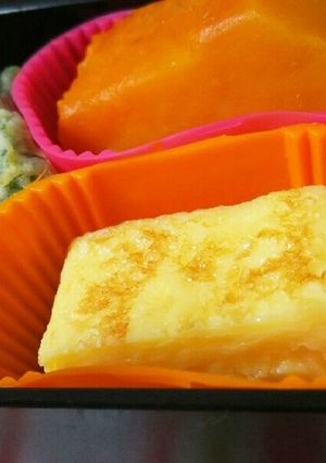 A picture of Slightly Sweet Japanese Rolled Omelet with One Egg (Tamagoyaki) – Dashi Version Included.