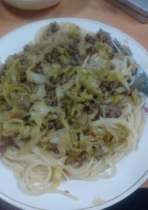 Una foto de Pasta con carne y repollo riquísima 🍝