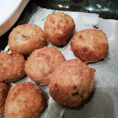 A picture of Chicken cheese Bread balls.