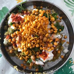 A picture of Ragda patties.