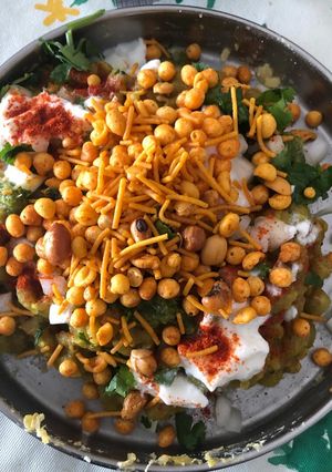 A picture of Ragda patties.