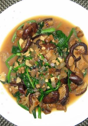 A picture of LG SPINASH AND MUSHROOM( EASY STIR FRY ).