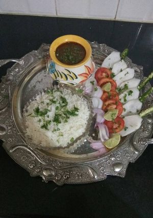 A picture of Black chana and plain rice.