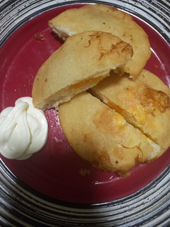 Una foto de Arepa e huevo casera