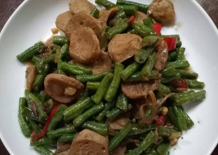 Bagaimana mengolah Tumis kacang panjang baso lada hitam Lezat