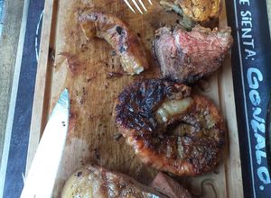 Una foto de Parrillada completa bien cordobesa