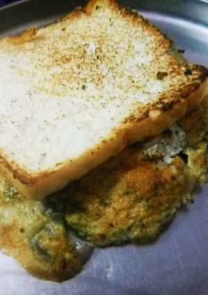 A picture of Omelette Bread.