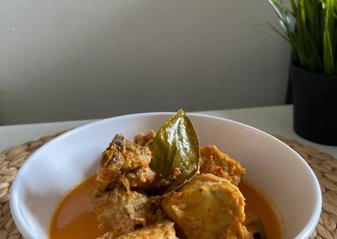 Gulai ayam Padang