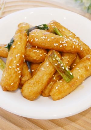 零技巧「醬炒甜不辣」鹹香滋味好下飯！！ 的食譜成品照片