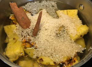 Una foto de Jugo pera-piña dominicano