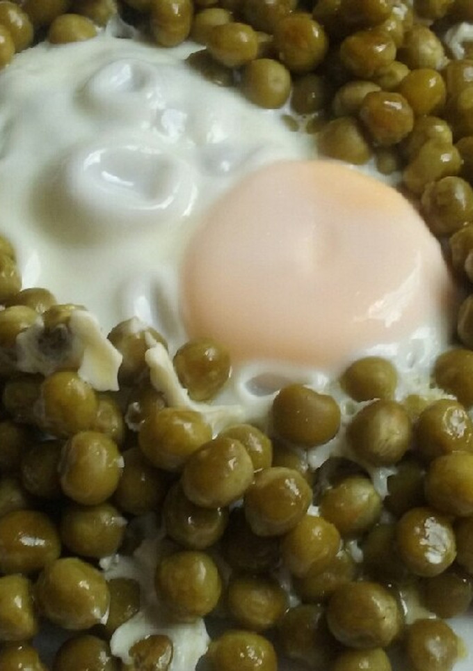 Una foto de Guisantes con huevo