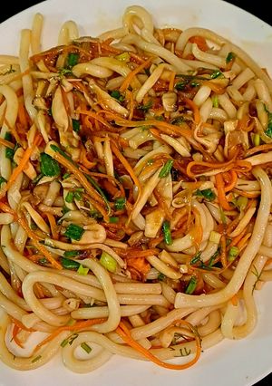 Hình của món Mì udon xào nấm.